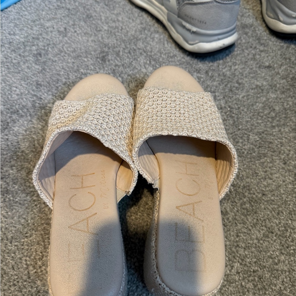 BEACH Open-Toe Slide Heels in Light Beige